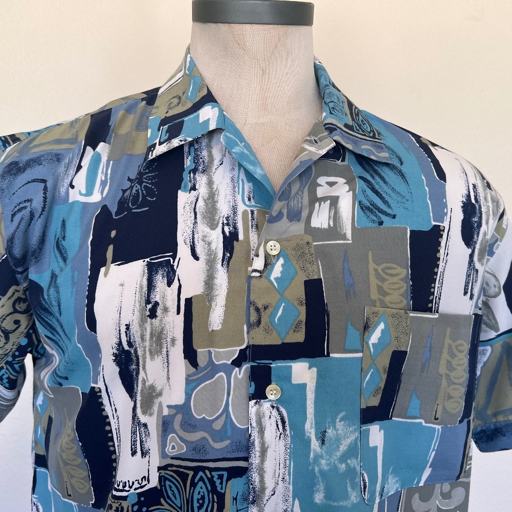 WHOMAY XX Abstract Short Sleeve Mens Shirt - Size Large/XL